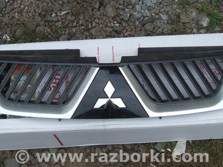 Решетка радиатора для Mitsubishi Outlander XL Ровно