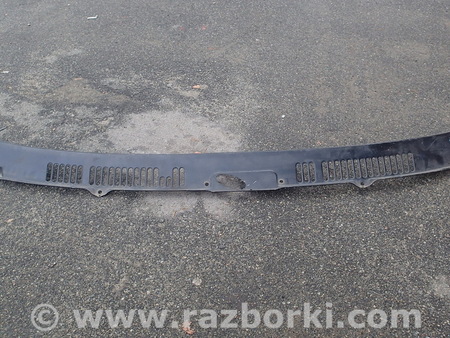 Решетка вентиляции капота для Mazda 626 GD/GV (1987-1997) Киев